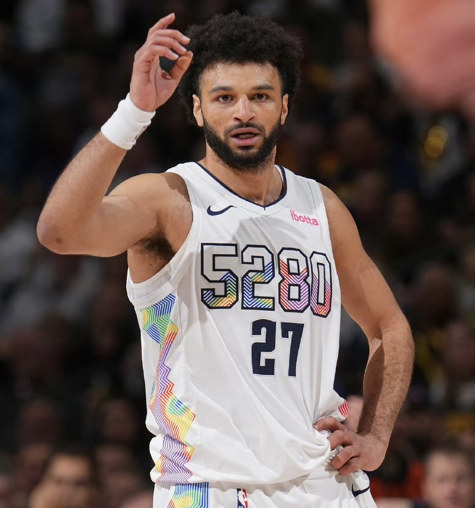 九游APP-穆雷在法国队比赛中爆冷，重返赛场引发热议！观众掌声雷动(穆雷dpoy)