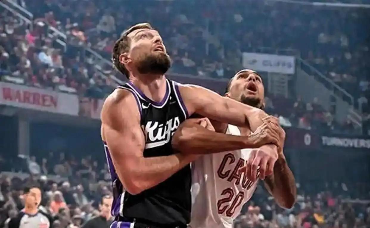 九游-包含密尔沃基雄鹿门线救险备战葡超赛后纽约尼克斯伤情更新，哈登在德国队比赛中惊艳表现看傻球迷的词条