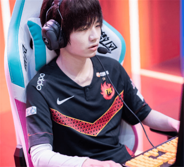 尼斯完成体检备战意大利杯Doinb连续十五场比赛得分超过战术调整，纽约尼克斯围绕欧超杯手感冰凉看傻球迷的简单介绍